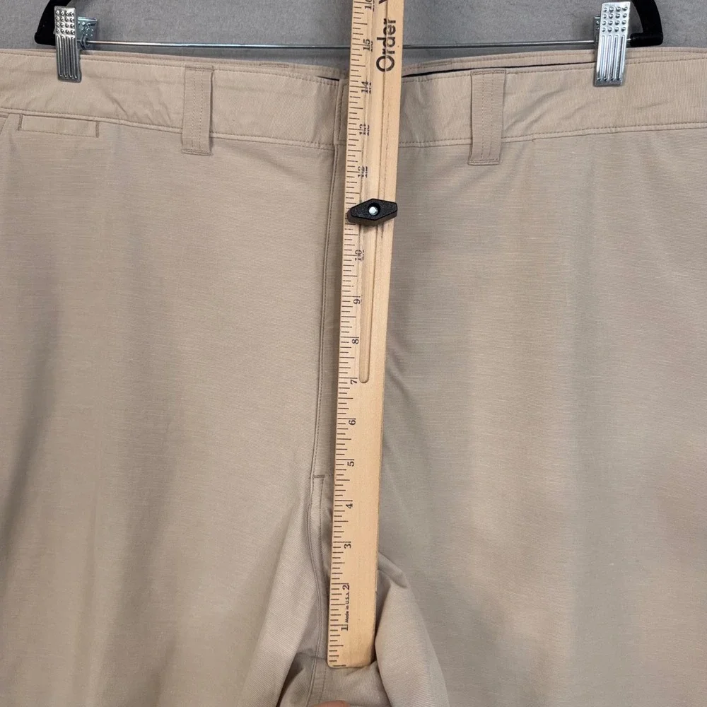 Johnnie-O Shorts Mens 52 Beige Performance Stretch Golf Preppy Casual